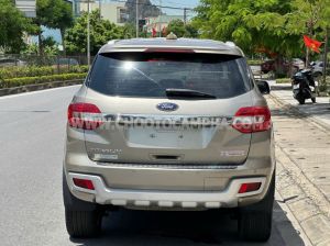 Xe Ford Everest Titanium 2.2L 4x2 AT 2016